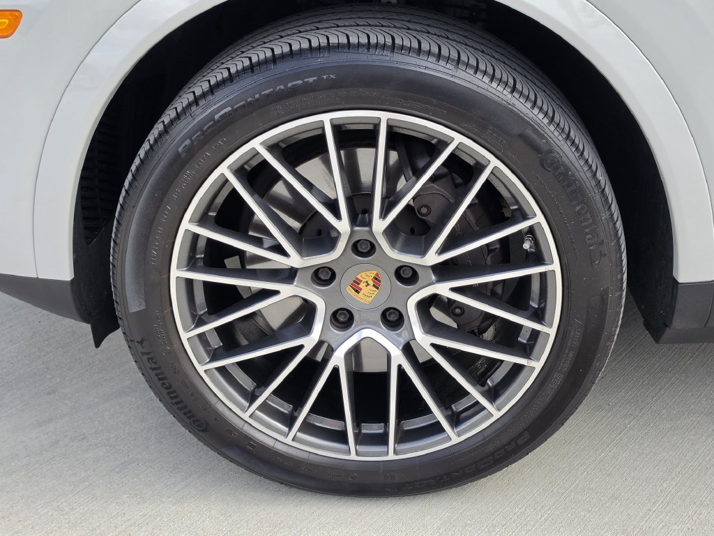 Certified 2022 Porsche Cayenne Platinum Edition AWD/4WD image 35