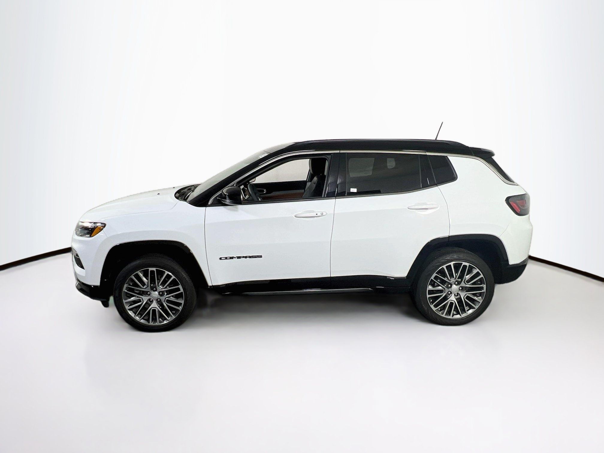 Used 2023 Jeep Compass Limited w/ Elite Group AWD/4WD image 8