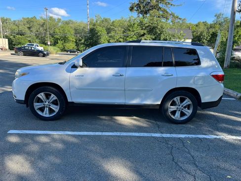 Used 2012 Toyota Highlander Limited w/ Tow Pkg AWD/4WD image 5