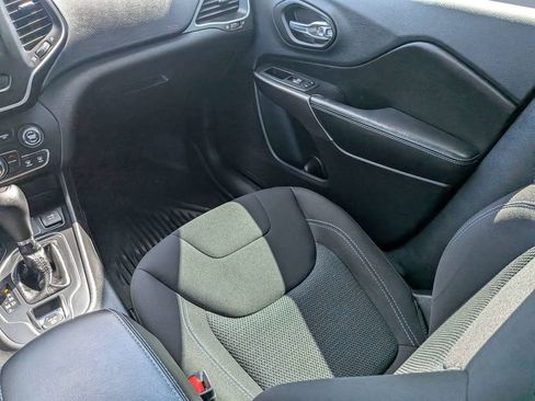 Used 2019 Jeep Cherokee Latitude w/ Popular Appearance Group FWD image 16