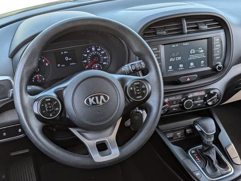 Used 2020 Kia Soul LX FWD image 11