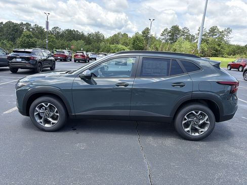 New 2026 Chevrolet Trax LT w/ Driver Confidence Package FWD image 8