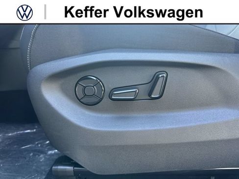 New 2026 Volkswagen Tiguan SE R-Line FWD image 13