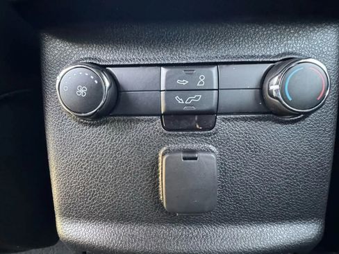 Used 2018 Ford Explorer XLT w/ Equipment Group 202A image 19