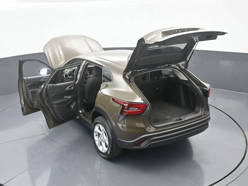 Used 2024 Chevrolet Trax LS w/ LS Convenience Package image 61