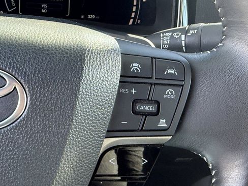 Used 2025 Toyota Camry SE image 17