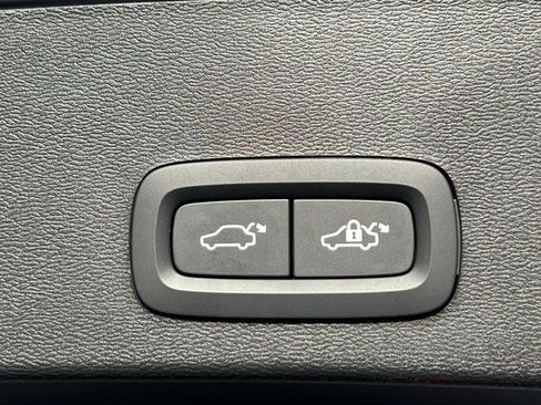 Certified 2026 Volvo XC40 B5 Plus w/ Protection Package Premier image 18