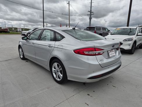 Used 2018 Ford Fusion SE FWD image 18