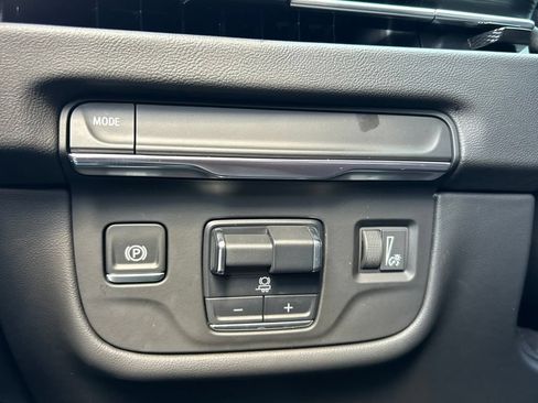 Used 2025 Cadillac Escalade Sport w/ LPO, ONYX Package RWD image 62