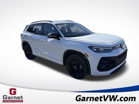 Used 2025 Volkswagen Tiguan SE R-Line image 7