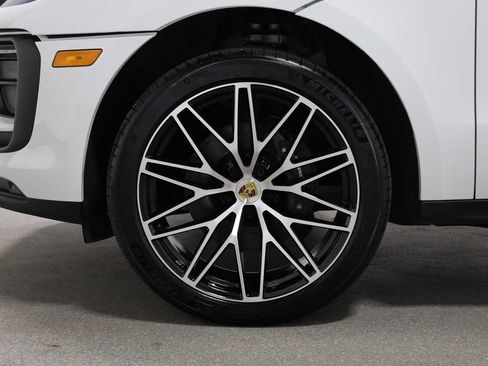 Certified 2026 Porsche Macan AWD/4WD image 38