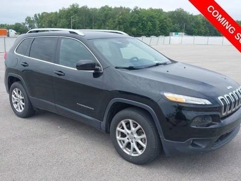 Used 2018 Jeep Cherokee Latitude w/ Safety Group AWD/4WD image 1