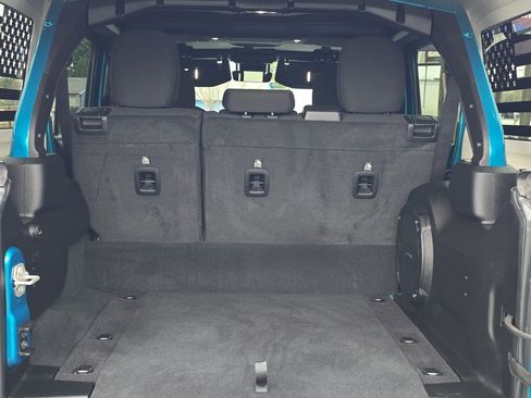 Used 2024 Jeep Wrangler Unlimited Rubicon 4xe w/ Technology Group image 9