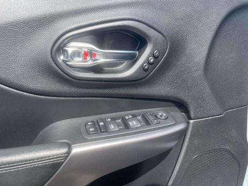 Used 2019 Jeep Cherokee Limited AWD/4WD image 19