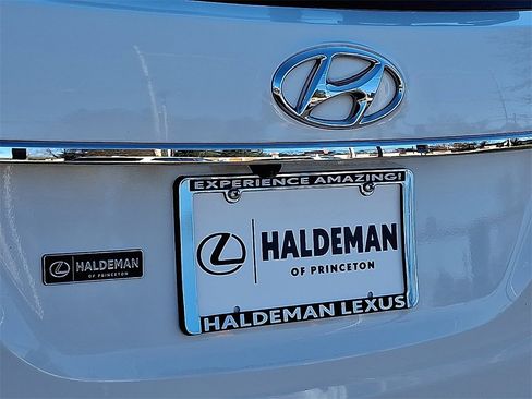 Used 2017 Hyundai Santa Fe SE image 34