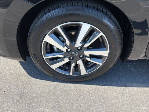 Used 2025 Nissan Versa SV FWD image 28