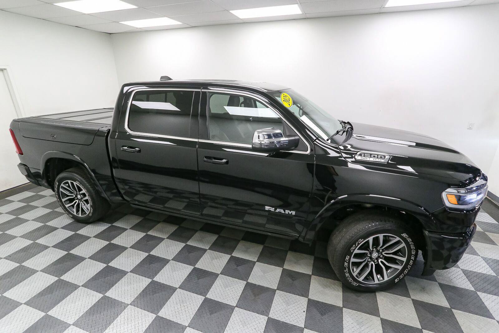 Used 2025 RAM 1500 Limited AWD/4WD image 5