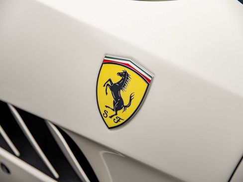 Used 2019 Ferrari GTC4Lusso AWD/4WD image 32