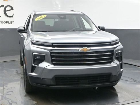 Used 2025 Chevrolet Traverse LT image 52