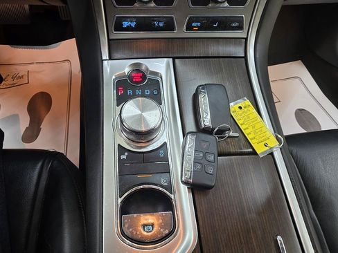 Used 2014 Jaguar XF RWD image 34
