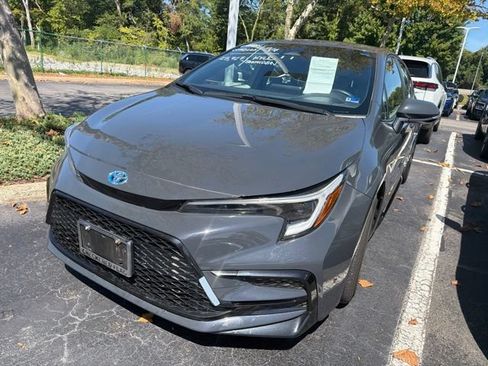 Used 2024 Toyota Corolla SE AWD/4WD image 5