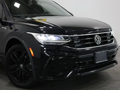 Used 2022 Volkswagen Tiguan SE R-Line FWD image 3