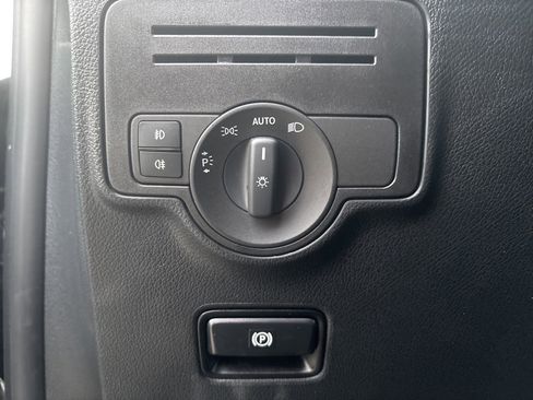 Used 2023 Mercedes-Benz Metris Passenger image 42