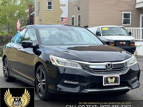 Used 2017 Honda Accord Touring image 3
