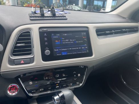 Used 2019 Honda HR-V EX-L image 4