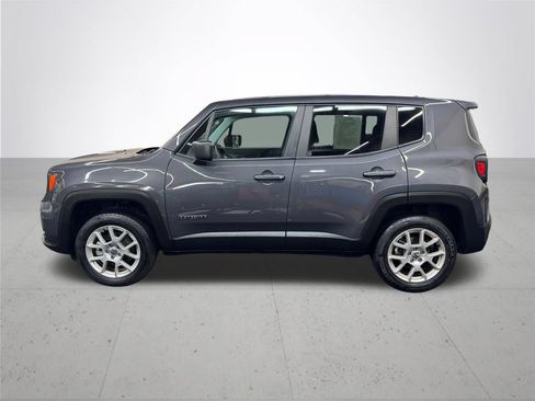 Used 2023 Jeep Renegade Latitude AWD/4WD image 3