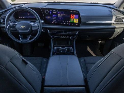 Used 2025 Chevrolet Traverse LT image 21