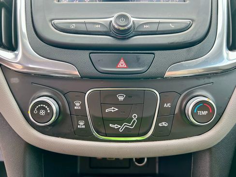 Used 2021 Chevrolet Equinox LS w/ LS Convenience Package image 23