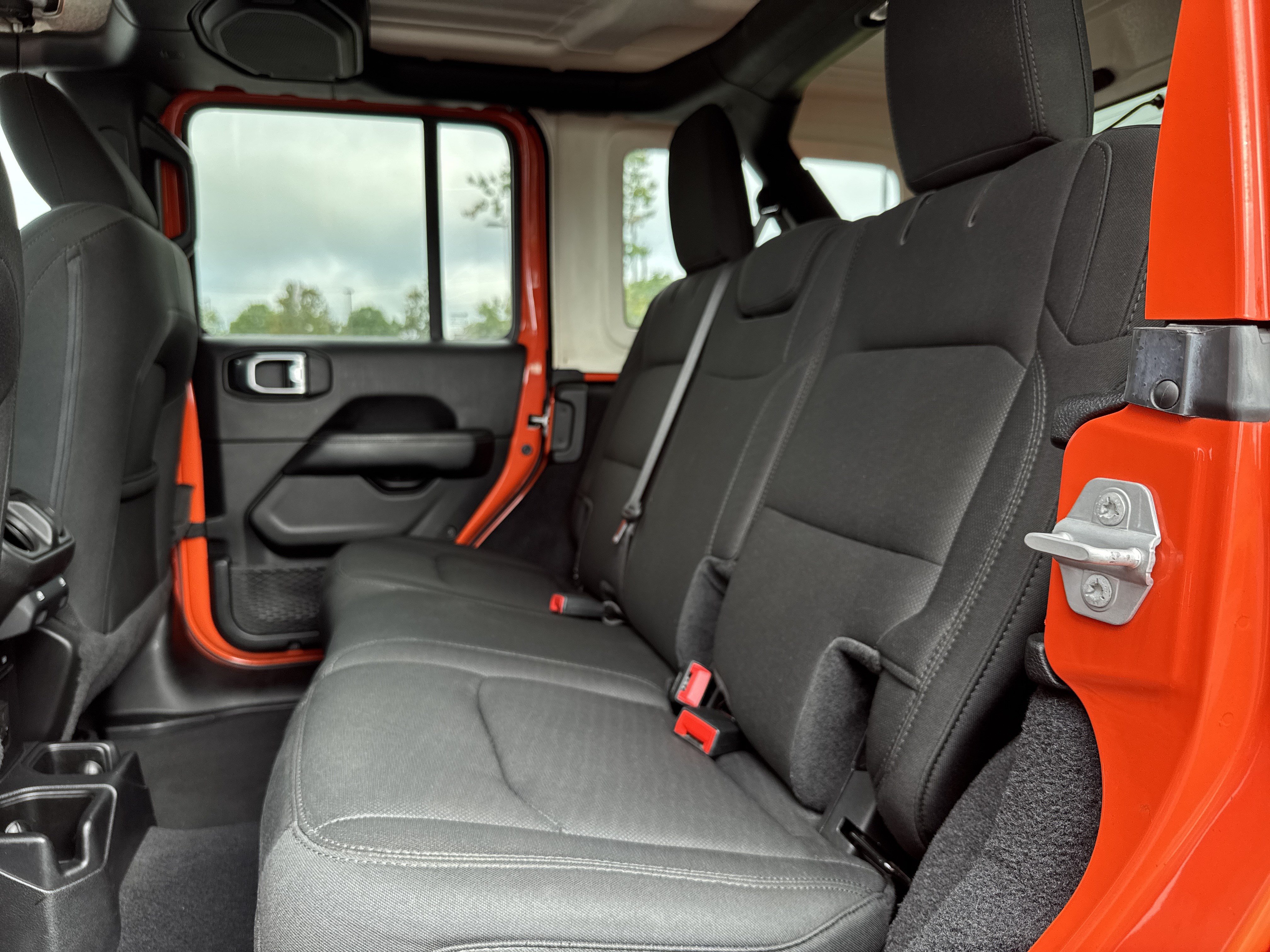 Used 2020 Jeep Wrangler Unlimited Sahara w/ Uconnect 4C Nav & Sound Group AWD/4WD image 28