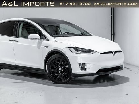 Used 2018 Tesla Model X 75D image 6