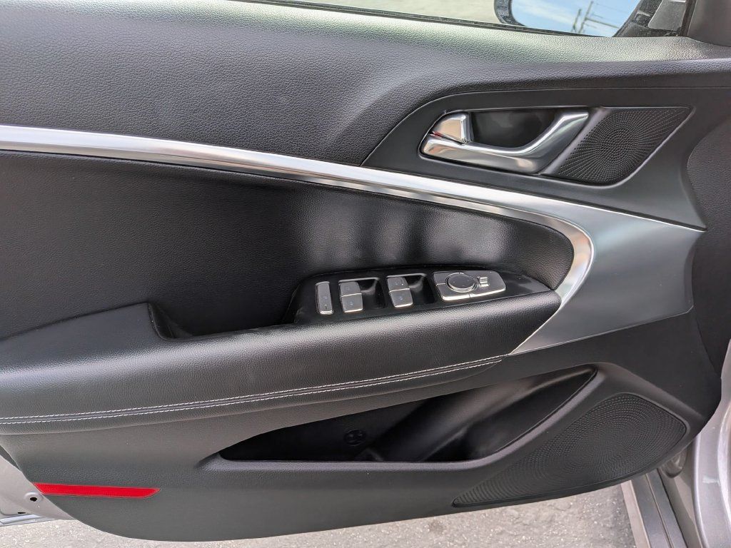 Used 2025 Genesis G70 2.5T RWD image 11