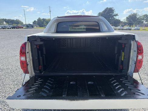 Used 2011 Chevrolet Avalanche LTZ RWD image 15