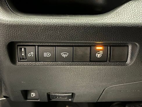 Used 2020 Toyota RAV4 XLE image 14