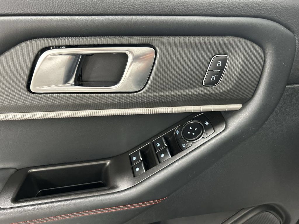 Used 2025 Ford Explorer ST-Line AWD/4WD image 11
