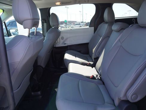 Used 2025 Toyota Sienna XLE image 13