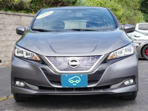 Used 2018 Nissan Leaf SV w/ SV Technology Package FWD image 2