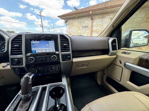 Used 2018 Ford F150 Lariat RWD image 11
