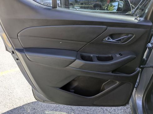 Used 2020 Chevrolet Traverse LT image 27