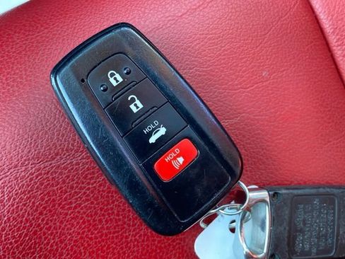 Used 2018 Toyota Camry XSE image 24