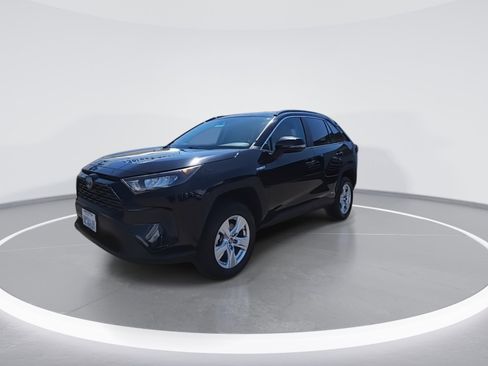 Used 2020 Toyota RAV4 LE w/ All Weather Liner Package AWD/4WD image 4