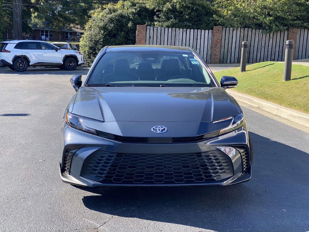 New 2026 Toyota Camry Hybrid FWD image 9