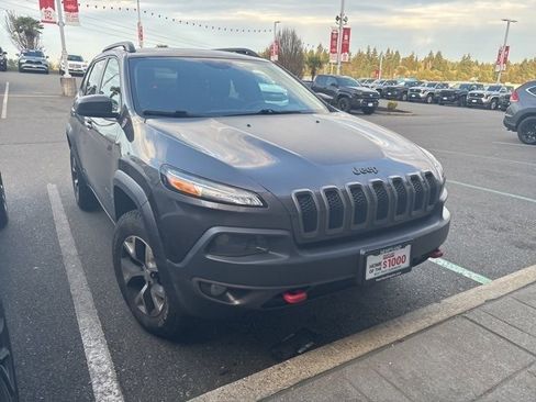Used 2018 Jeep Cherokee Trailhawk w/ Cold Weather Group image 7