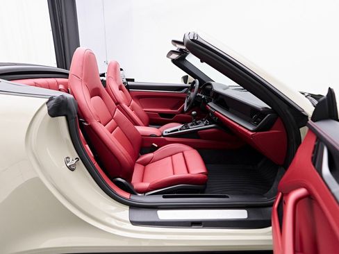 Used 2022 Porsche 911 Carrera S image 36