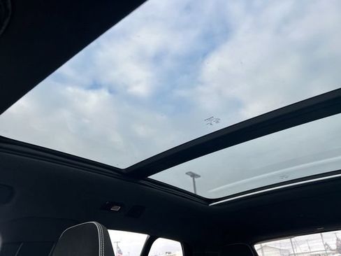 Used 2023 Volvo XC40 Recharge Ultimate image 15