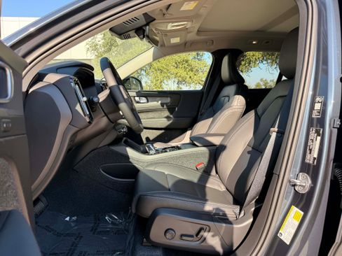 Used 2026 Volvo XC40 B4 Plus w/ Protection Package Premier FWD image 11