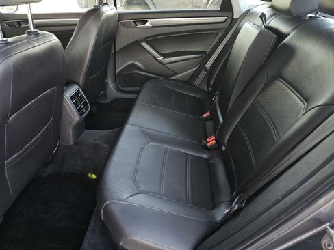 Used 2016 Volkswagen Passat 1.8T SE FWD image 28